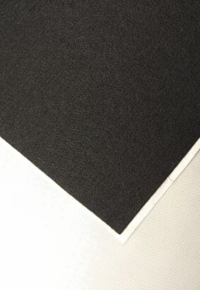 Filc techniczny czarny z klejem 3mm 300g/m2 1x1m